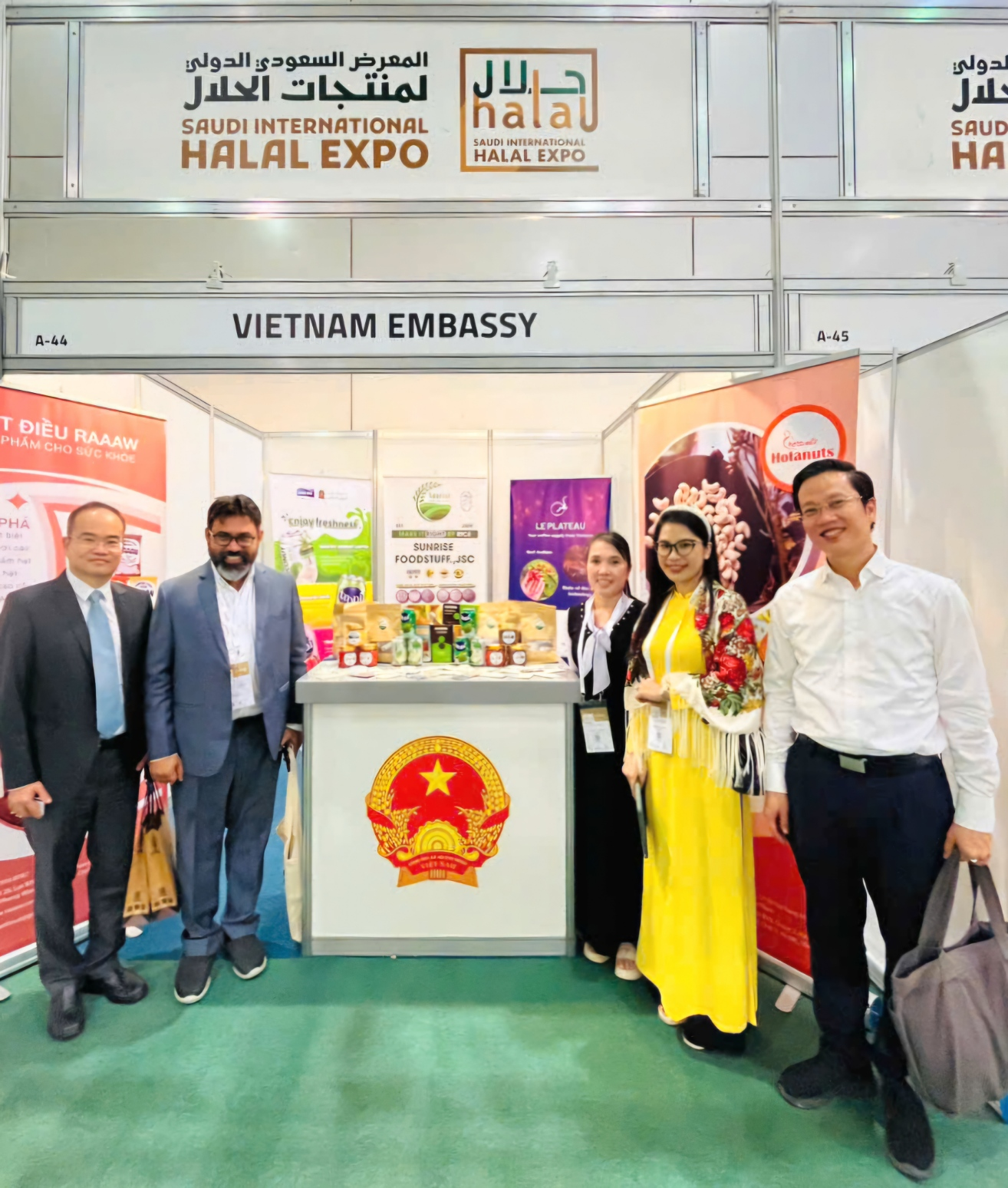 Đoàn đại biểu Việt Nam thăm Halal Expo ở Saudi Arabia